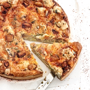 "Quiche Miss" quiche de manzanas Miss Chef®, queso fourme d’Ambert y guisantes