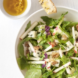 Miss Chef® apple ‘match sticks’ with roquefort, rocket salad and pecan dressing