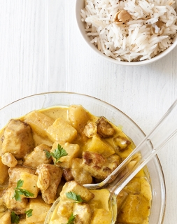 Curry coco de pommes Miss Chef® et poulet, riz à la cardamome