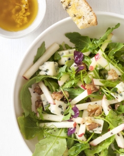 Miss Chef® apple ‘match sticks’ with roquefort, rocket salad and pecan dressing