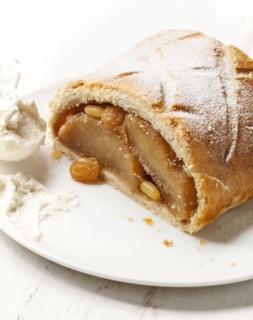 The classic Miss Chef® strudel